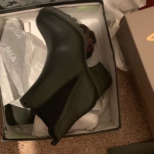 Never worn 8 1/2 wide with